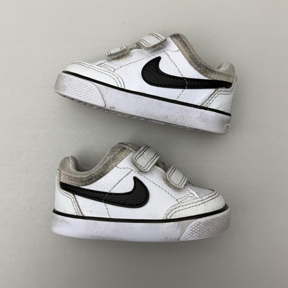 Nike capri 3 LTR white & black toddler sneakers Size 4c